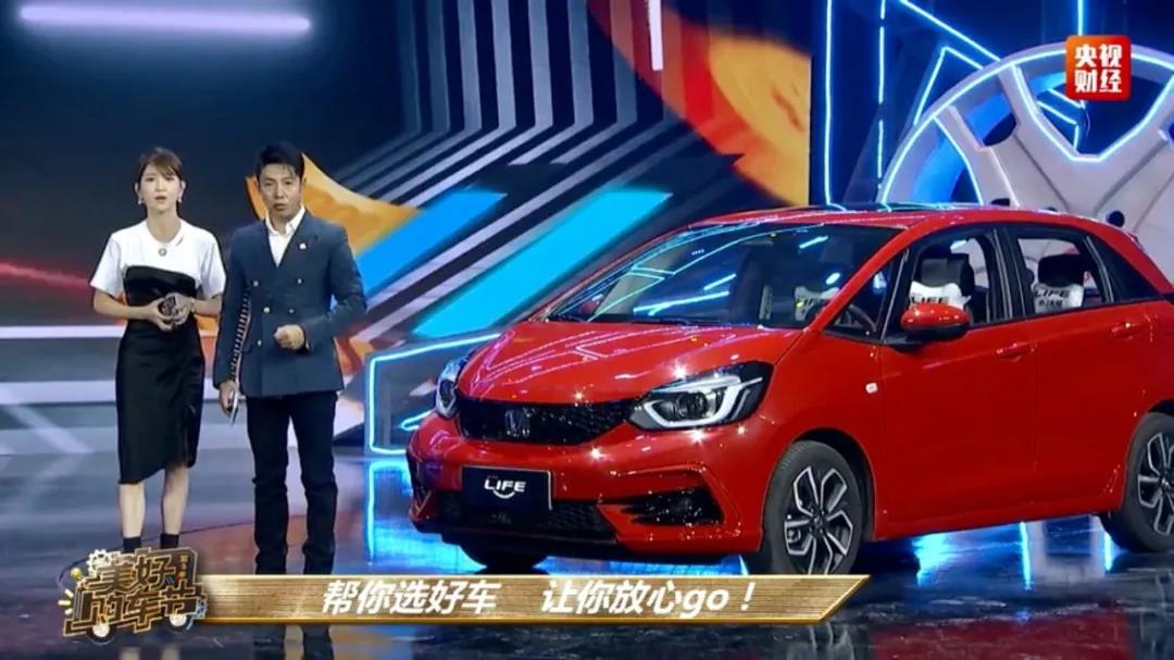 央視直播，名嘴主持竟現(xiàn)場“帶貨”？！